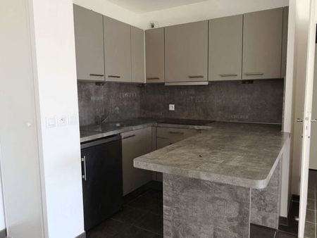 Location Appartement 2 pièces 41m² ST MAUR DES FOSSES 94100 - Photo 3