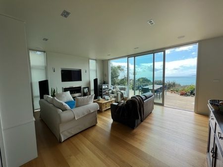 CALLING ALL TENANTS WANTING A FABULOUS HOME IN A FABULOUS LOCATION WITH A FABULOUS SEA VIEW! - Photo 5