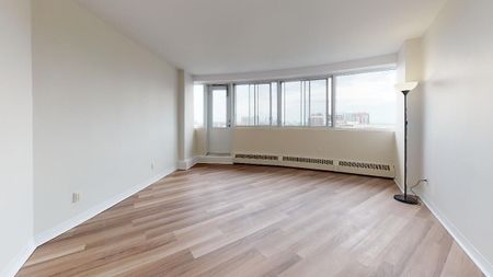 235 Sherbrooke St W, Montréal, QC - Photo 3