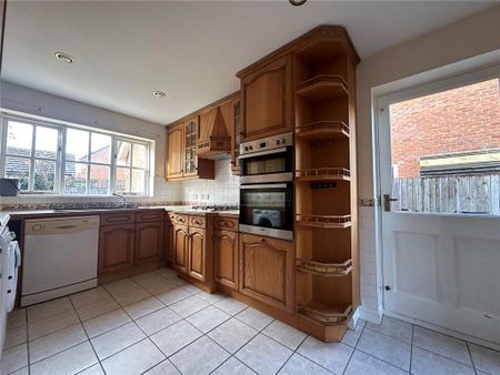 4 bedroom detached house to rent - Photo 4