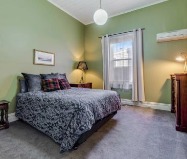 Stylish Central Living with Exceptional Courtyard Entertaining - Photo 4