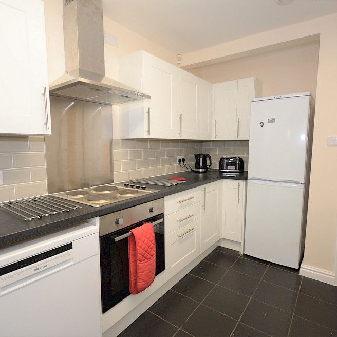 109 Broomspring Lane, Broomhall, Sheffield S10 2FD - Photo 1