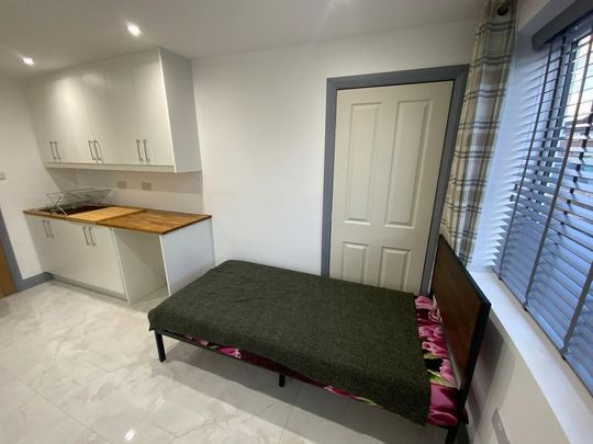 Studio to rent - Photo 1