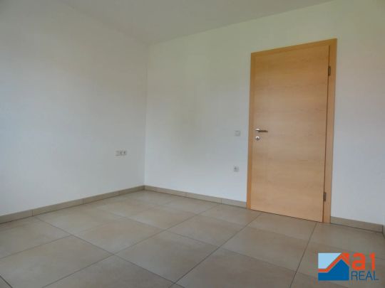 Moderne Wohnung mit Gartenmitbenutzung und Parkplatz! - Photo 1