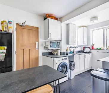 4 bedroom semi-detached house to rent - Photo 6