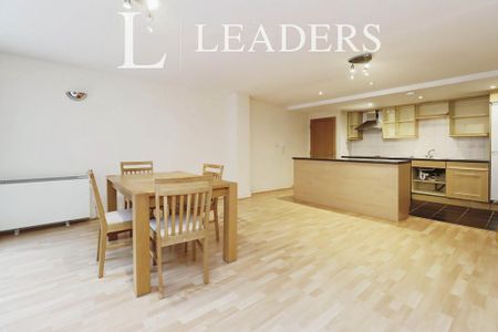 2 bedroom flat to rent - Photo 2