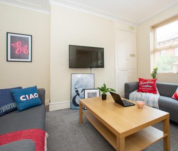 6 bedroom terraced house to rent - Photo 1