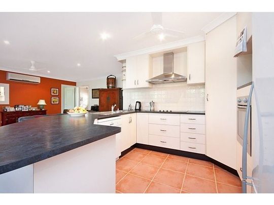 9 Whitewood Close, Mount Louisa - Photo 1