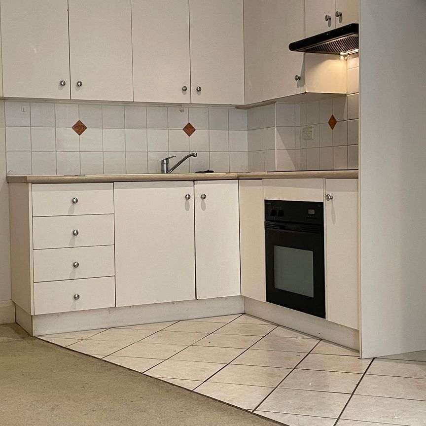 Absolute Convenience &ast;&ast; Deposit Taken &dollar;550 Pw &ast;&ast; - Photo 1