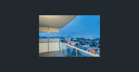 DUCTED AIR-CONDITIONING... DISHWASHER... GAS COOK-TOP... WONDERFUL INNER CITY LIVING... POOL... GREEN SPACE... GYM... SAUNA... - Photo 2