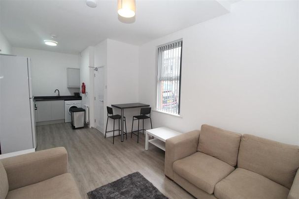 5 bedroom house to rent - Photo 1