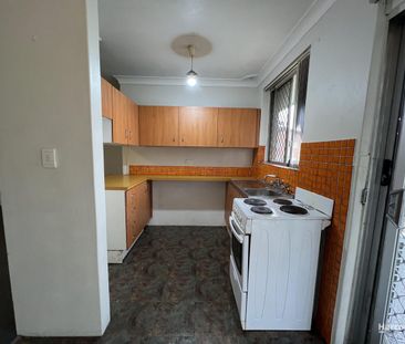 Cosy Two Bedroom Unit in the Heart of Minto ! - Photo 3