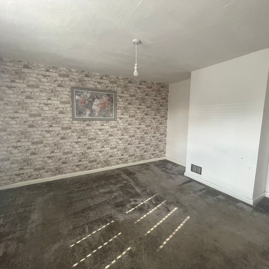 Bramford Lane, Ipswich - Photo 1