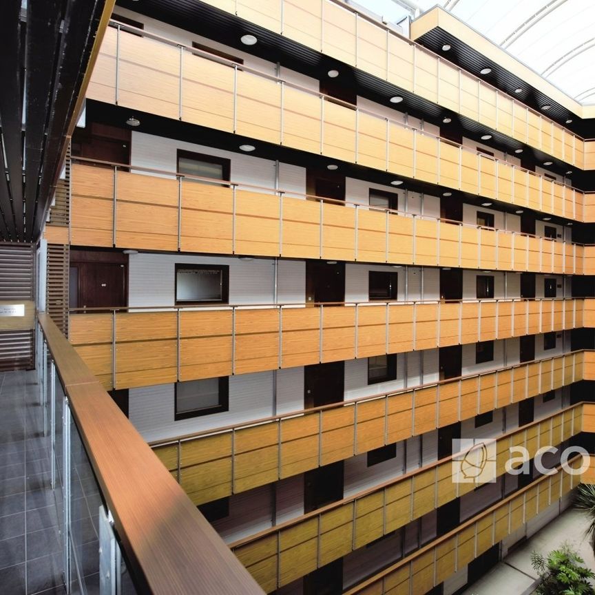Flat to rent - Spa Road, London Bridge, SE16 - Photo 1