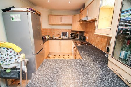 2 bedroom apartment to rent - Photo 5