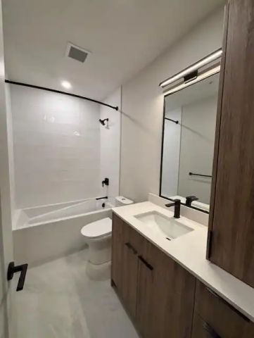 The Cooper — Large & Luxury 1 Bedroom - Photo 2