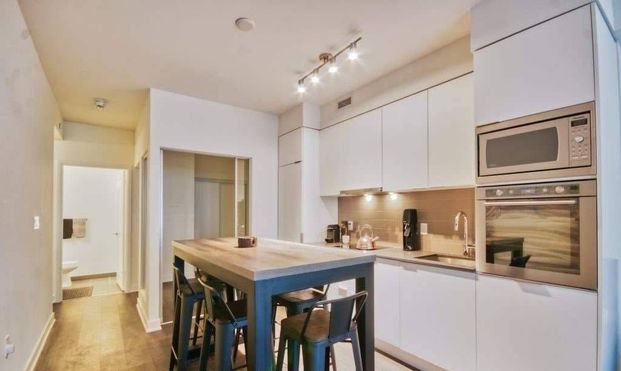 For Lease - 27 Bathurst Street Unit# 909, Toronto, Ontario - Photo 1