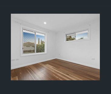 Elegant Double-Storey Family Home in Calamvale – Space, Style & Mod... - Photo 6