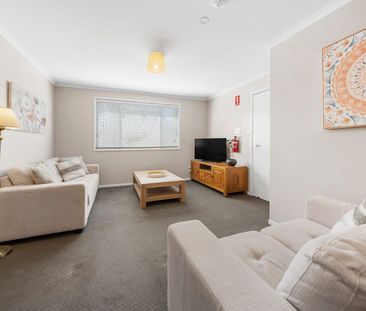 Fully Furnished One-Bedroom in Shared House - Photo 1