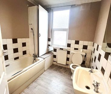 2 Bed Terraced House, East Park Mount, LS9 - Photo 2