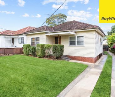 SPACIOUS FAMILY HOME IN A PRIME LIDCOMBE LOCATION - Photo 4