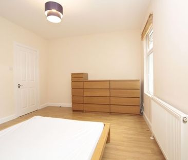 Room in a Shared House, London, E13 - Photo 6