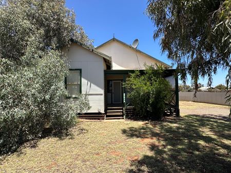 SPACIOUS 3-BEDROOM HOME WITH YARD - Photo 4