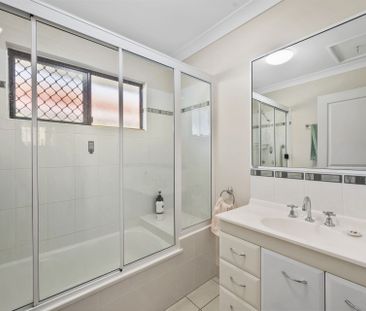 11 Strathburn Street, Mount Louisa - Photo 5