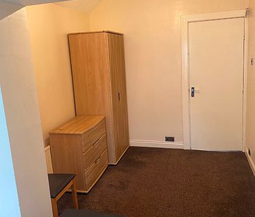 4 Bed Semi-Detached House, Mornington Crescent, M14 - Photo 6