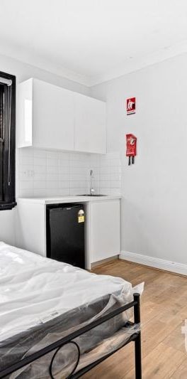 RECENTLY RENOVATED & FURNISHED ROOM - Photo 1