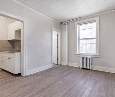 Renovated Suite - 1 Bedroom - Photo 1