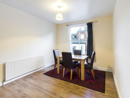 2 bedroom flat to rent - Photo 2