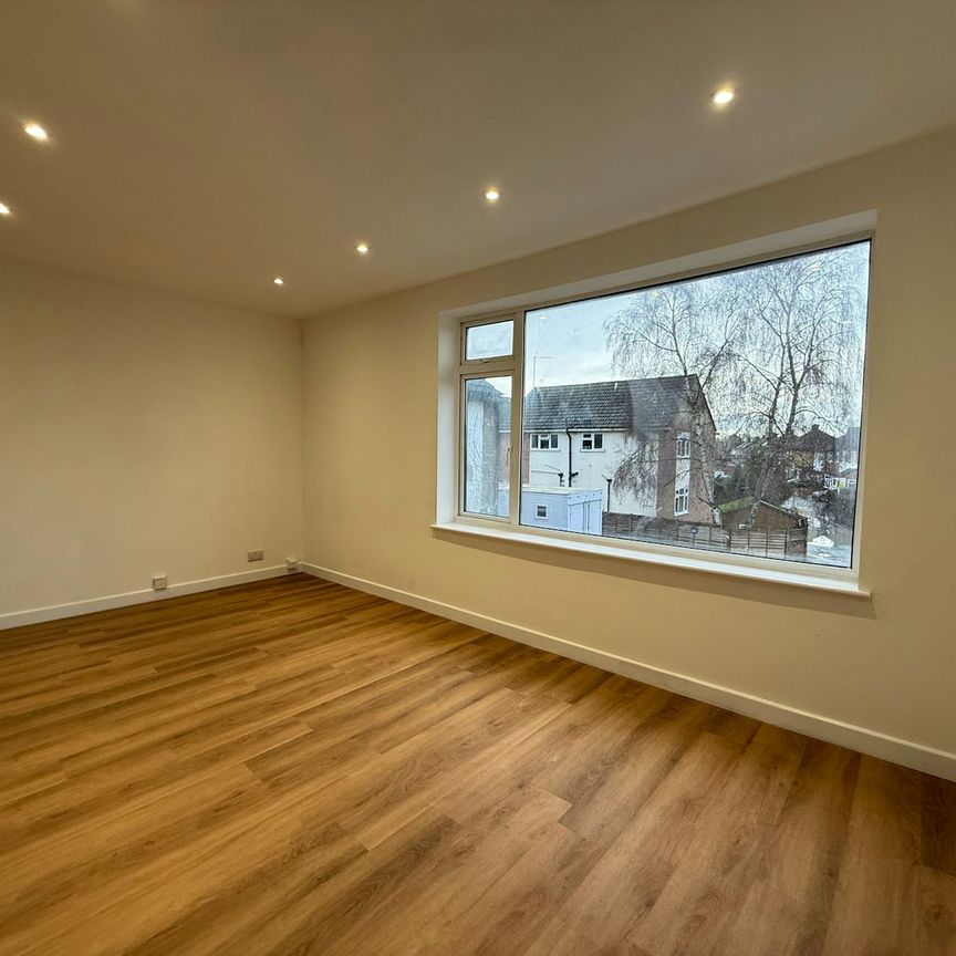 Flat to rent on - Photo 1