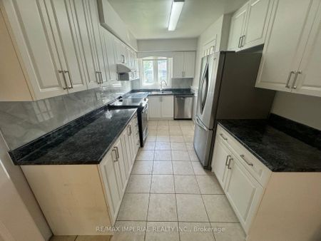 Detached Home For Lease | N9250381 - Photo 2