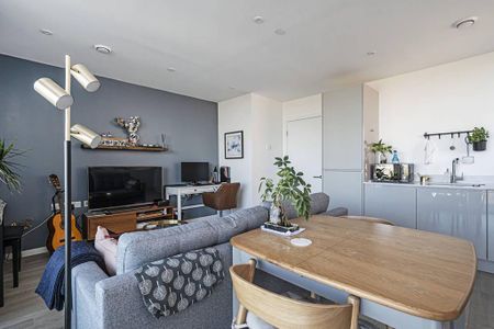 2 bedroom flat to rent - Photo 2