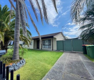 Charming Three Bedroom Home! - Photo 5