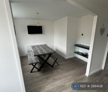 4 bedroom detached house to rent - Photo 4