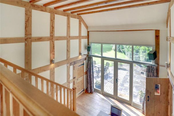 5 bedroom barn conversion to rent - Photo 1