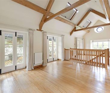 Spacious and charming family home in the village of Tunley. - Photo 5