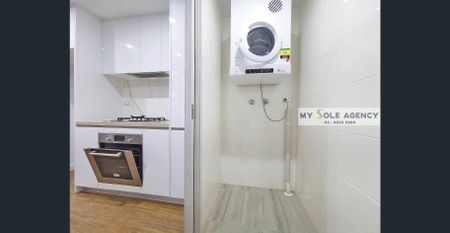 LUXURY TWO-BEDROOM APARTMENT IN PRIME LOCATION - Photo 3