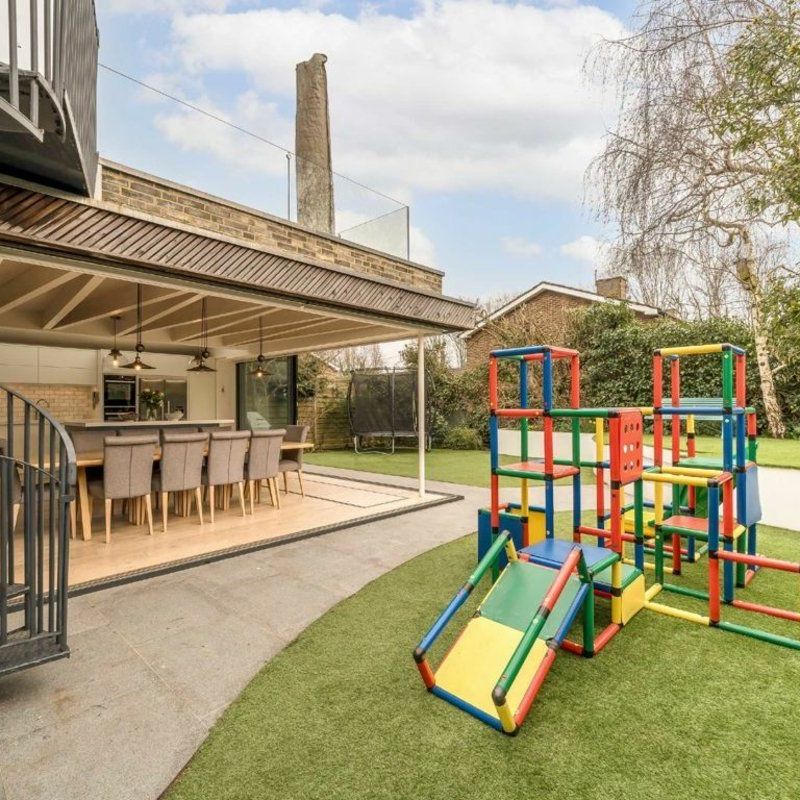 Staveley Gardens, Chiswick, W4 - Photo 1