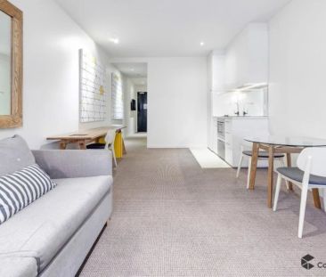 Great views, Central location, Metres from the beach! - Photo 1