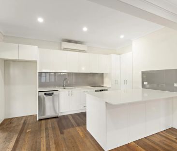 SPACIOUS FAMILY HOME WITH VIEWS AND A POOL! - Photo 3