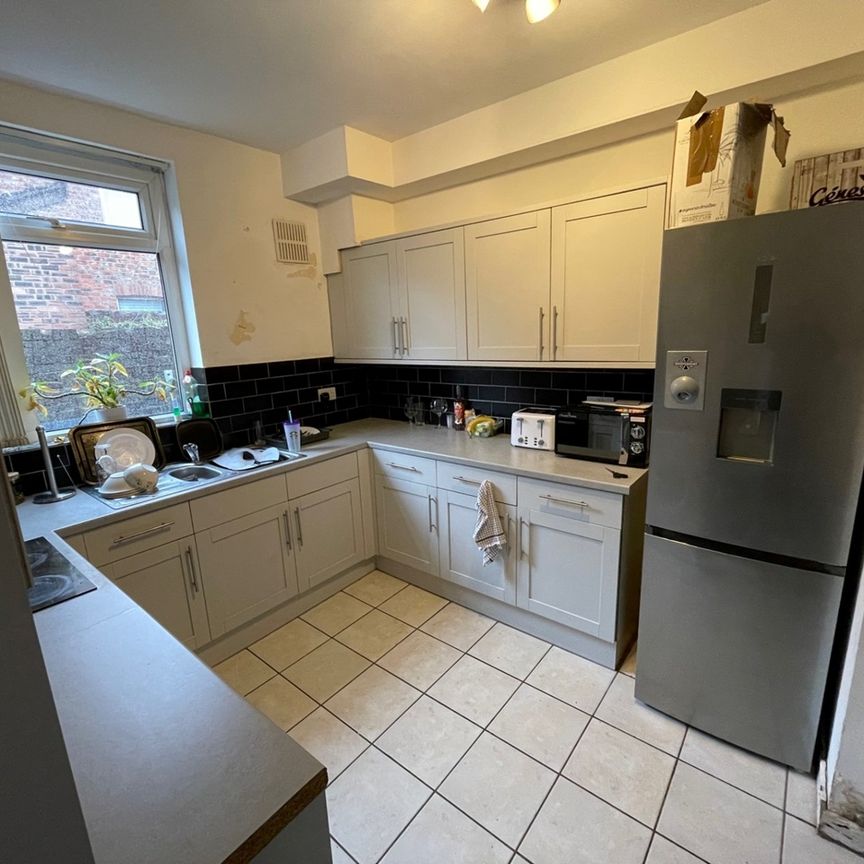 4 Bed Terraced House, Moseley Road, M14 - Photo 1