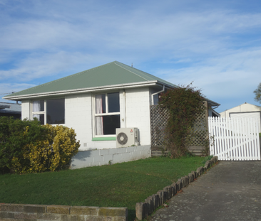 Comfortable 3-Bedroom Home – Lawns Included! - Photo 6