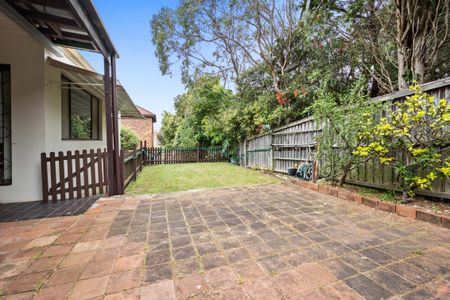 Original Four Bedroom Home on a 582sqm Block - Moment from Coogee Beach - Photo 2