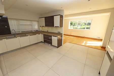 6 bedroom detached house to rent - Photo 5