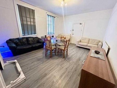 1 bedroom in a house share to rent - Photo 2