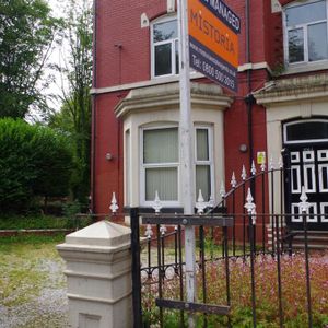 1 bedroom in a house share to rent - Photo 2