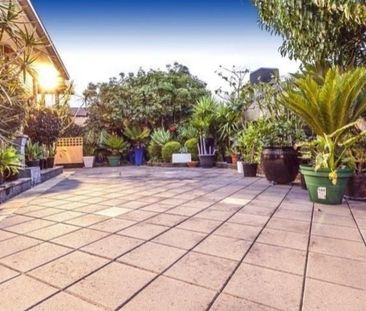 Sophisticated Living - Photo 6